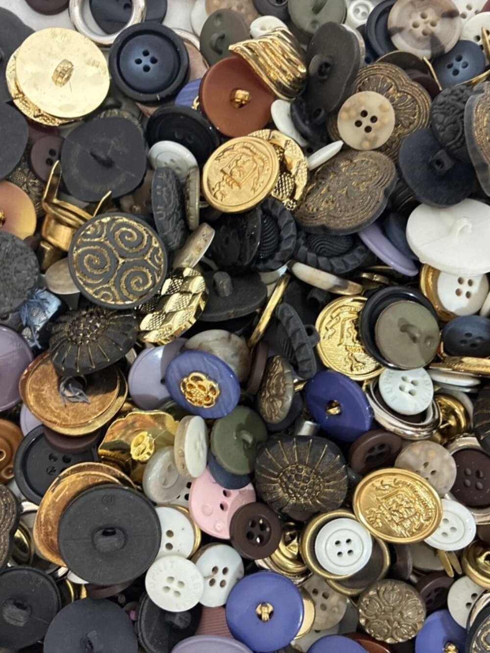 9.5 lbs of Mixed Buttons - for Therapy, Fun and Crafts - Picture 3 of 16